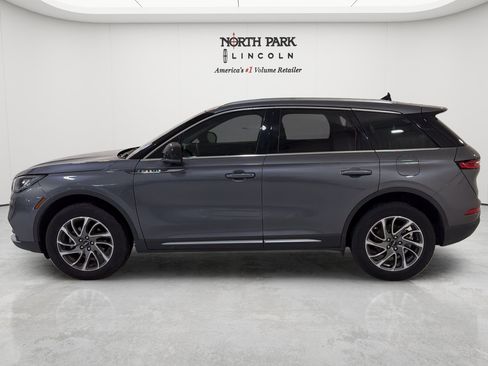Used 2022 Lincoln Corsair FWD image 2
