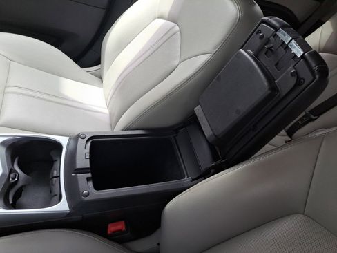 Used 2016 Cadillac SRX Luxury w/ Driver Awareness Package image 27