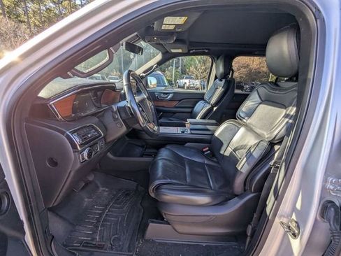 Used 2019 Lincoln Navigator L Select image 9