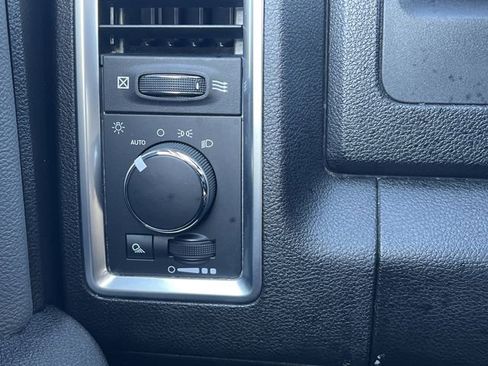 Used 2021 RAM 1500 Classic SLT image 14