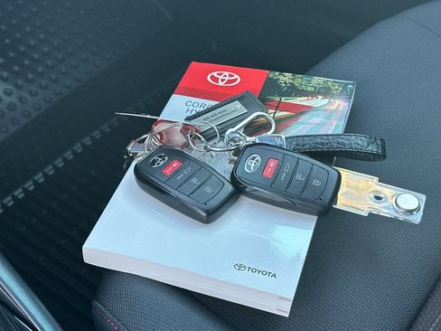 Used 2025 Toyota Corolla SE image 11