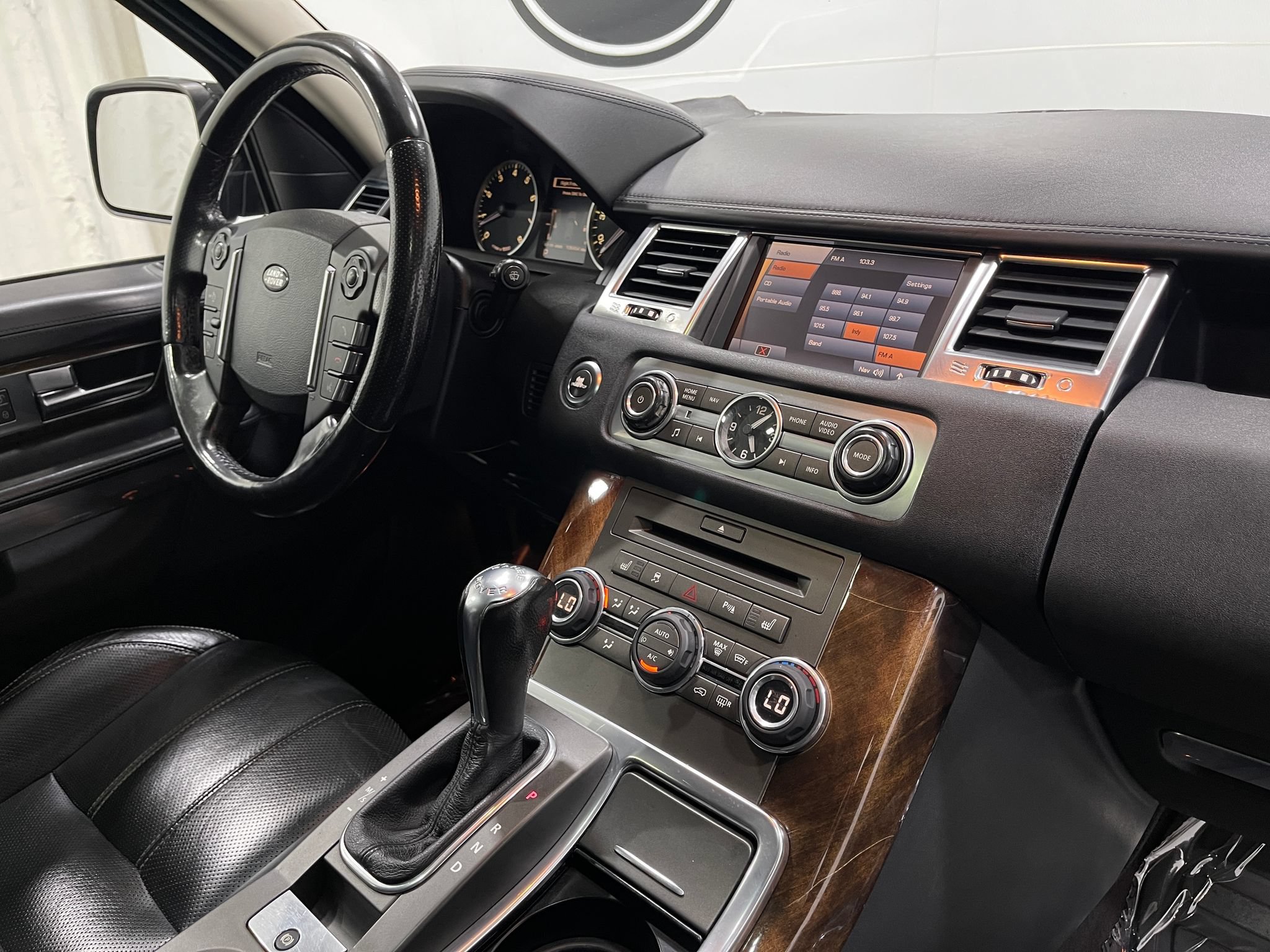 Used 2011 Land Rover Range Rover Sport HSE LUX AWD/4WD image 20