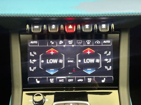 Used 2025 Lamborghini Urus S AWD/4WD image 16