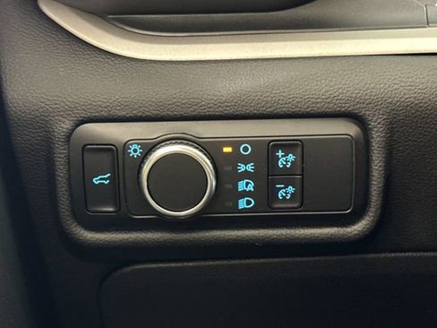 Used 2023 Ford Explorer XLT AWD/4WD image 38