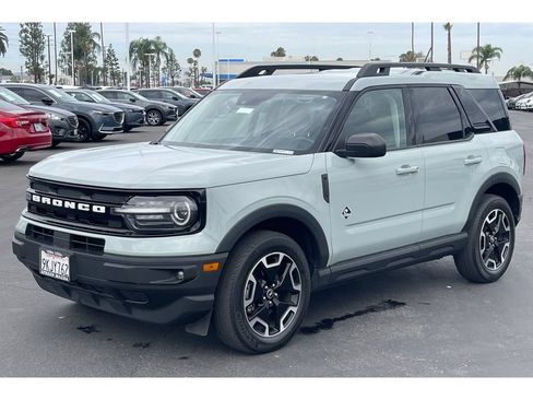 Used 2023 Ford Bronco Sport Outer Banks w/ Tech Package AWD/4WD image 2