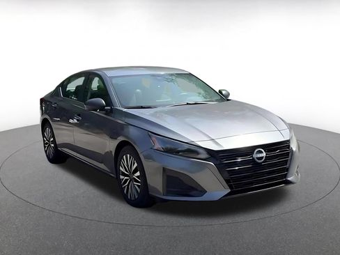 Used 2026 Nissan Altima 2.5 SV FWD image 3