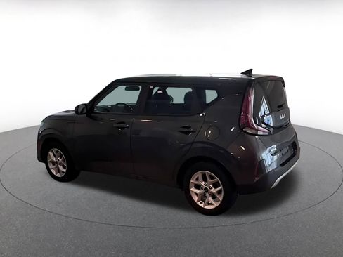 Used 2025 Kia Soul LX w/ LX Technology Package image 9