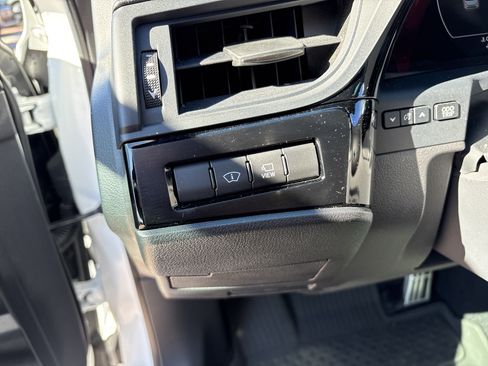 Used 2023 Lexus ES 300h F Sport image 37