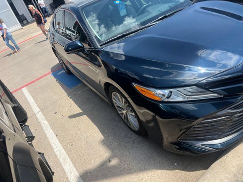 Used 2019 Toyota Camry XLE w/ Driver Assist Package FWD image 4