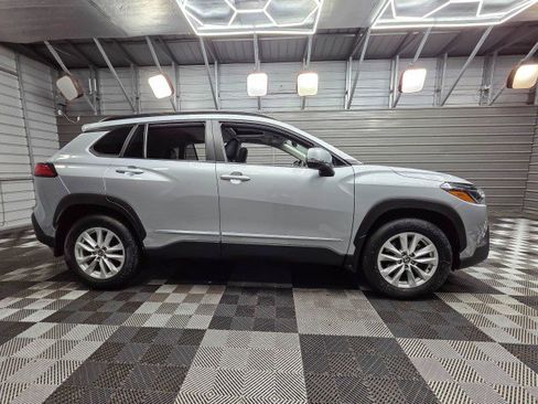 Used 2022 Toyota Corolla Cross LE w/ Moonroof Package AWD/4WD image 9