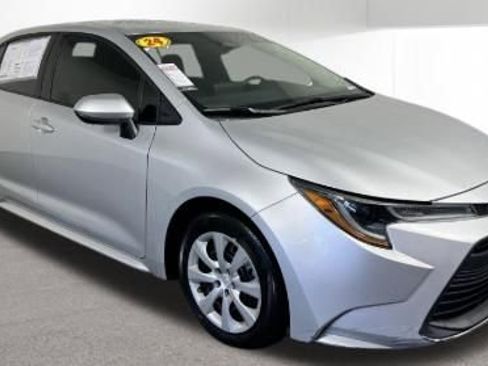 Used 2024 Toyota Corolla LE FWD image 2