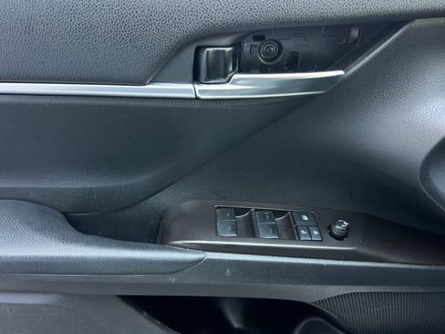 Used 2021 Toyota Camry SE FWD image 15