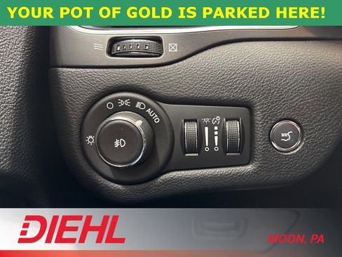 Used 2019 Jeep Cherokee Trailhawk image 26