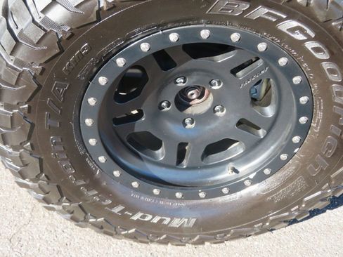 Used 2017 Jeep Wrangler Sport image 15