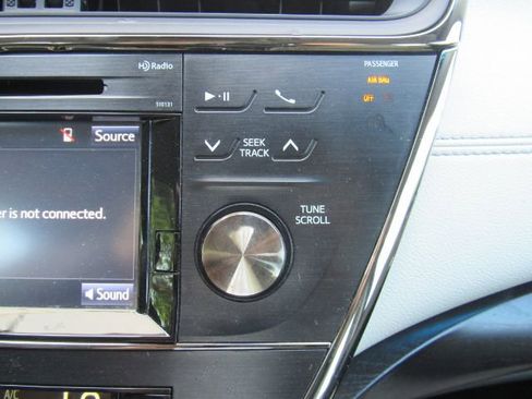 Used 2018 Toyota Avalon Limited image 43