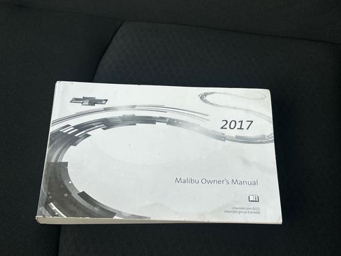 Used 2017 Chevrolet Malibu LT image 32