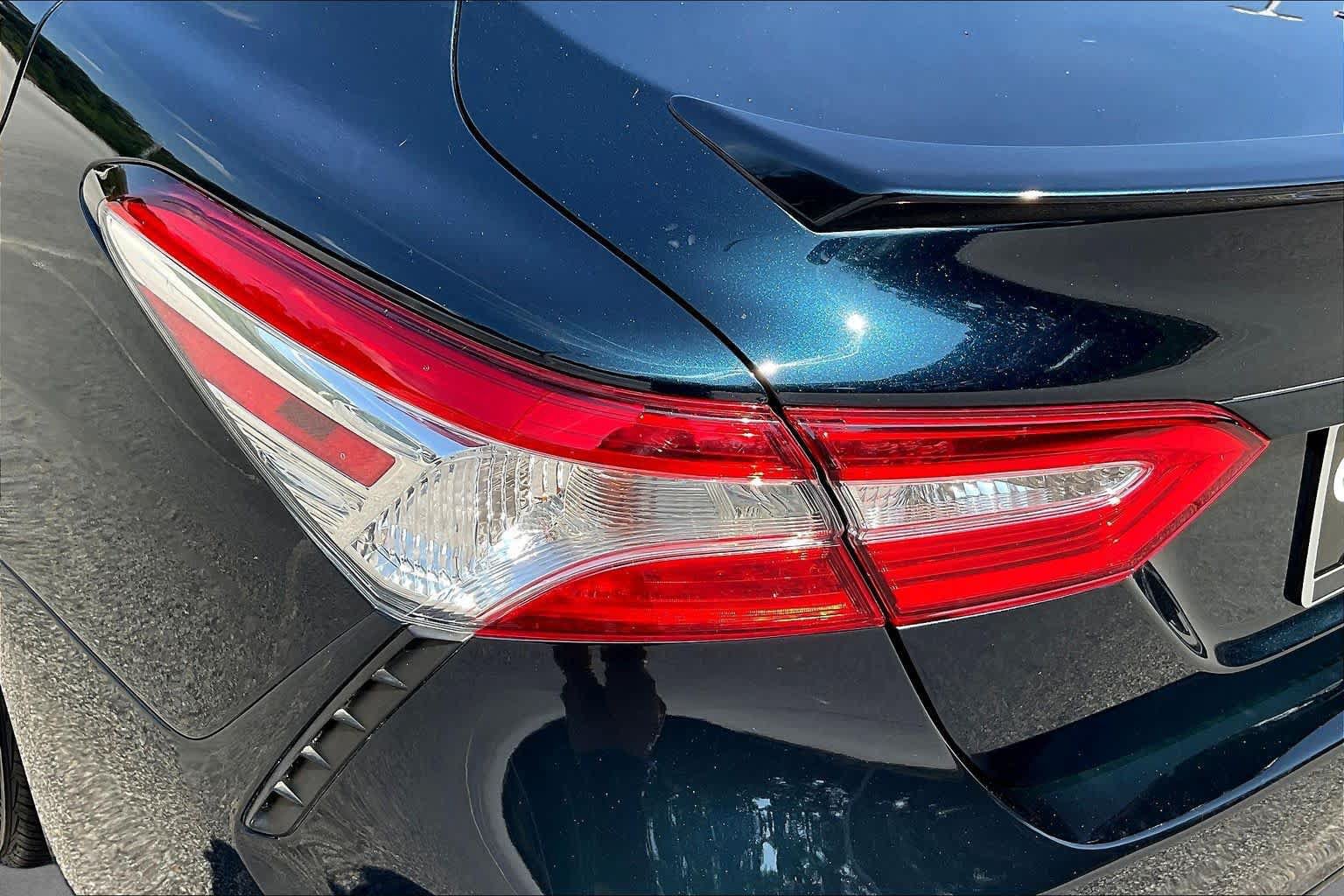 Used 2020 Toyota Camry SE FWD image 28