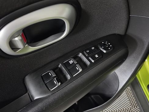 Used 2018 Kia Soul FWD image 20