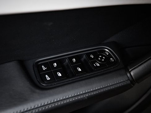 Used 2024 Porsche Cayenne S AWD/4WD image 22