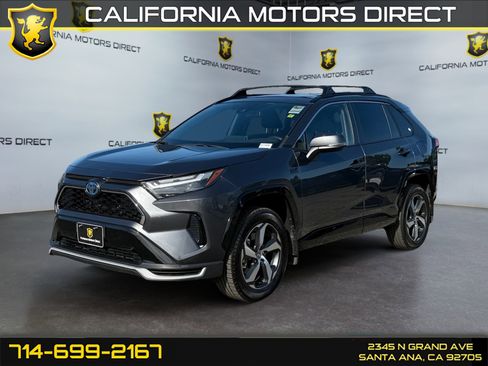 Used 2024 Toyota RAV4 SE image 1