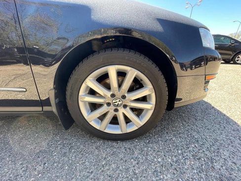 Used 2010 Volkswagen Passat Komfort FWD image 19