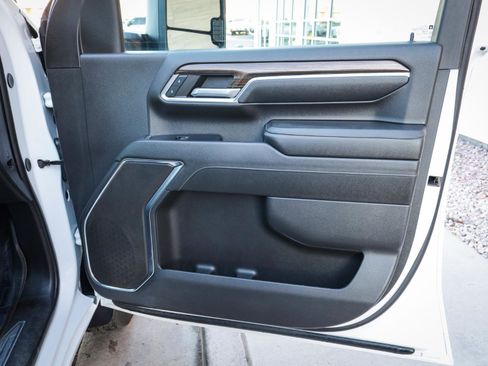 Used 2024 Chevrolet Silverado 2500 LT w/ Convenience Package image 25