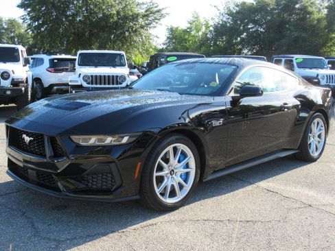 Used 2024 Ford Mustang GT Premium RWD image 3