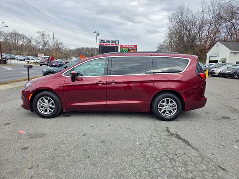 Used 2021 Chrysler Voyager Lxi image 8