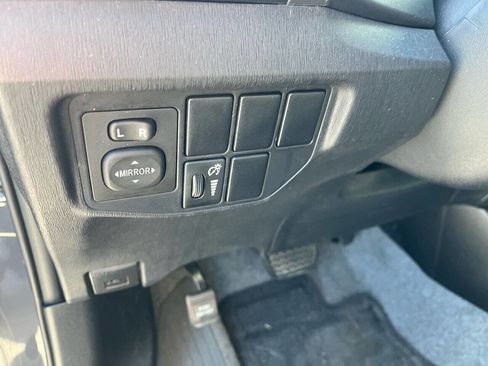 Used 2014 Toyota Prius Five image 11