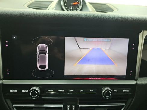 Used 2021 Porsche Macan image 3
