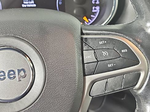 Used 2020 Jeep Grand Cherokee Limited AWD/4WD image 16