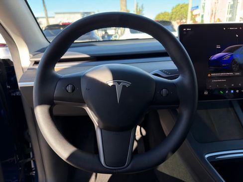 Used 2025 Tesla Model Y Long Range image 32