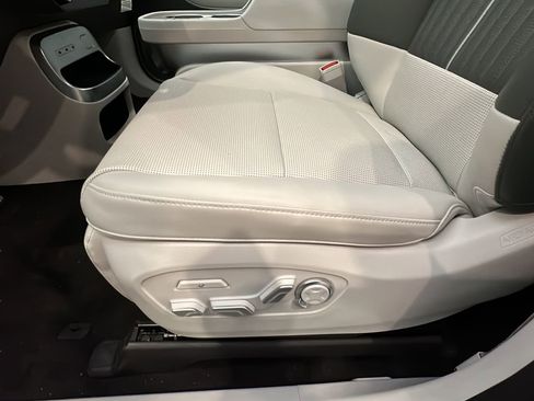 New 2026 Hyundai Ioniq 9 Calligraphy image 10