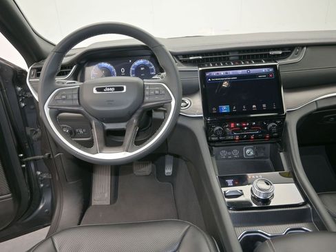 Used 2024 Jeep Grand Cherokee L Limited w/ Luxury Tech Group II image 16