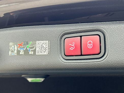 Used 2023 Mercedes-Benz E 350 4MATIC Sedan image 40