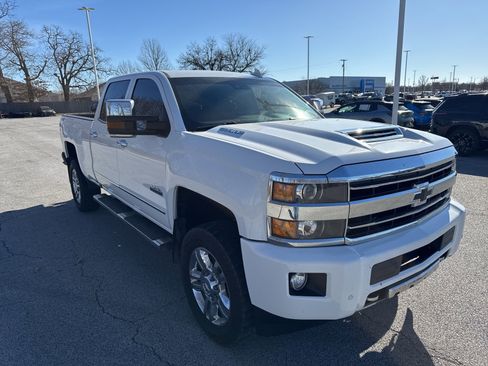 Used 2019 Chevrolet Silverado 2500 High Country w/ Duramax Plus Package image 6