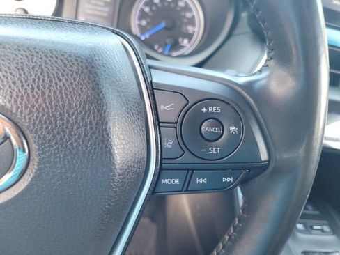 Certified 2021 Toyota Venza LE image 20