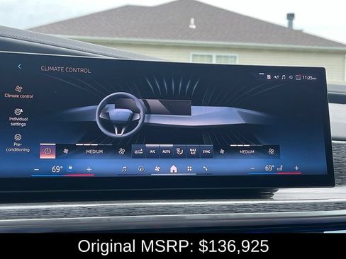 Used 2025 BMW 760i xDrive w/ Executive Package AWD/4WD image 45