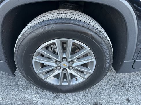 Used 2023 Chevrolet Traverse LT image 9