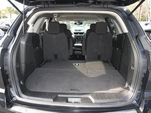 Used 2017 Chevrolet Traverse LT image 17