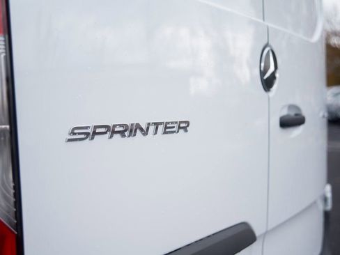 Used 2025 Mercedes-Benz Sprinter 4500 image 17