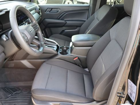 Used 2025 Chevrolet Colorado Trail Boss AWD/4WD image 17