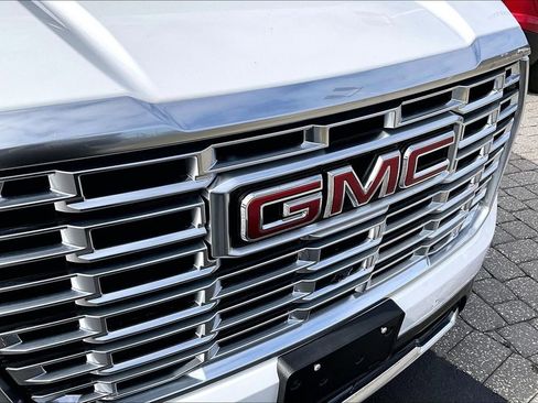 Used 2025 GMC Yukon XL Denali image 33
