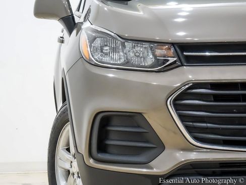 Used 2022 Chevrolet Trax LS w/ Tint and Cruise Package image 6