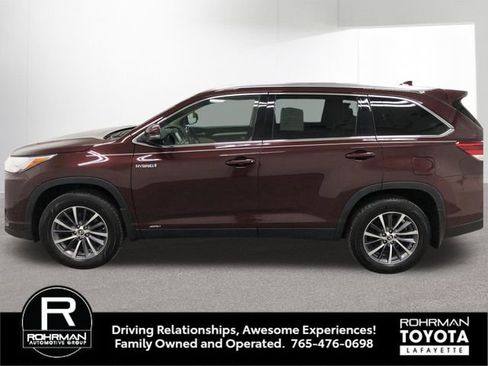 Used 2019 Toyota Highlander XLE image 3
