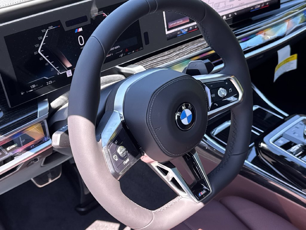 Used 2026 BMW 740i xDrive w/ Luxury Rear Seating Package AWD/4WD image 11