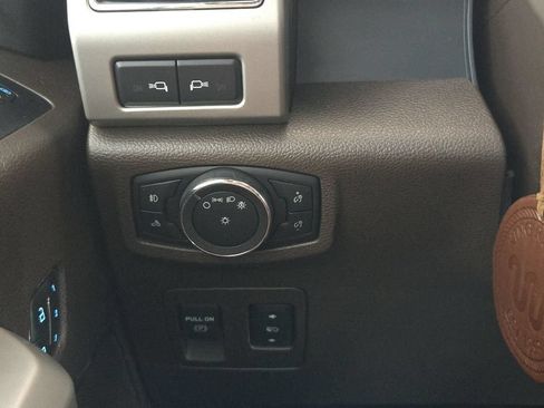 Used 2018 Ford F150 King Ranch w/ Equipment Group 601A Luxury AWD/4WD image 24