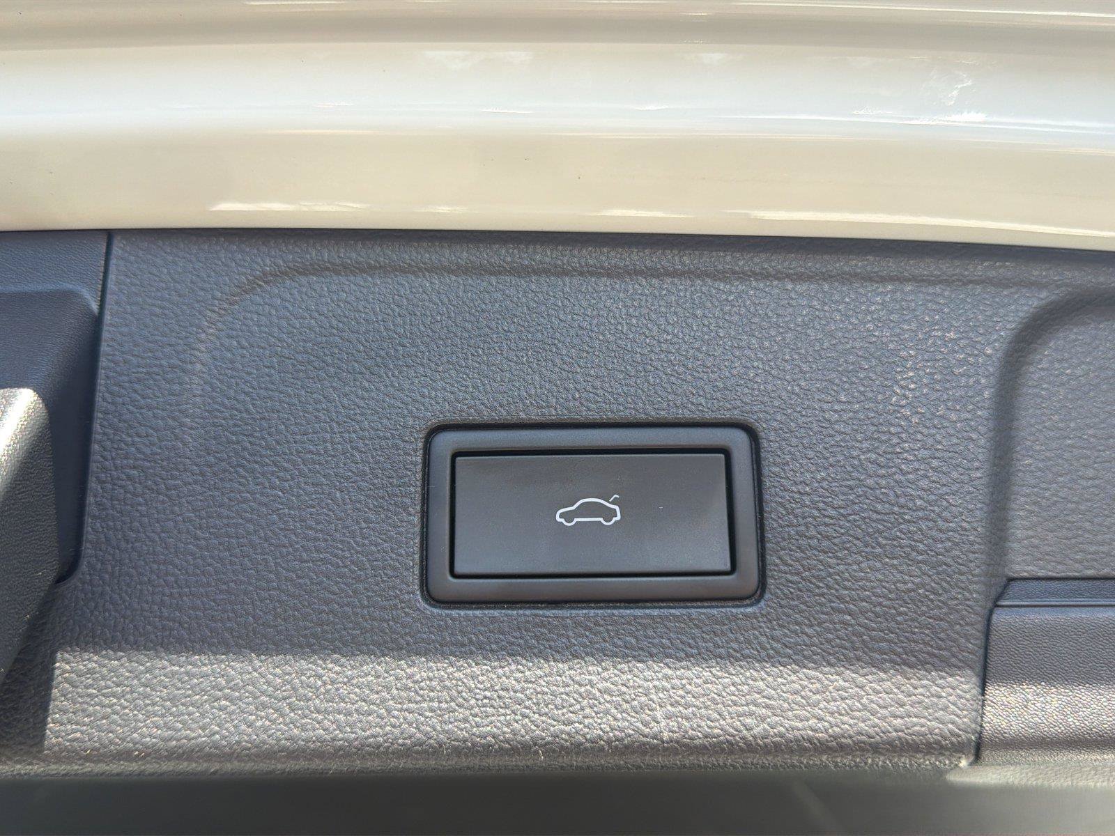 Used 2025 Volkswagen Atlas SE AWD/4WD image 51