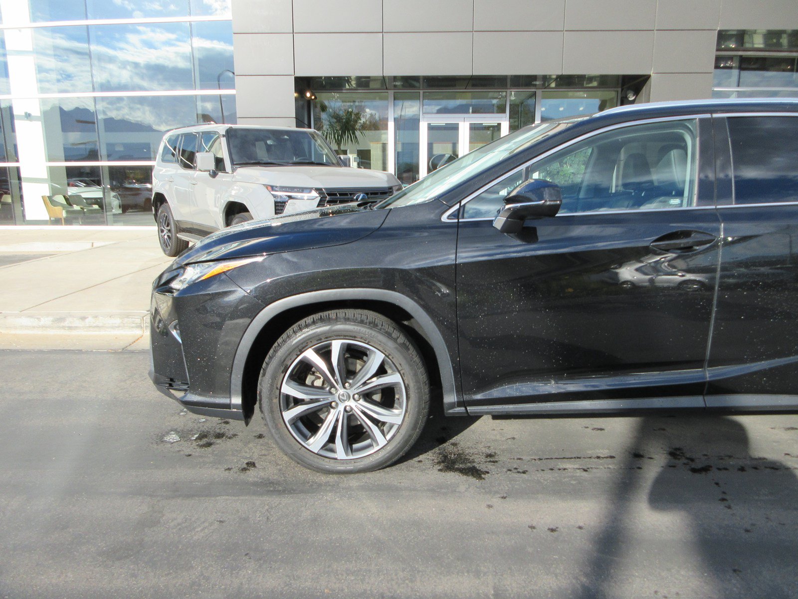 Used 2018 Lexus RX 450h AWD w/ Premium Package image 2