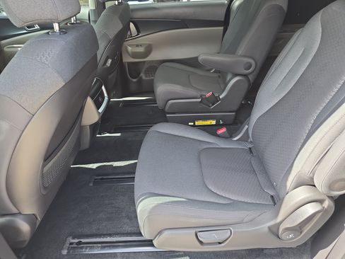 Certified 2026 Kia Carnival LX FWD image 16